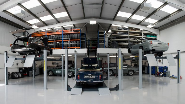 Aston-pano1.jpg