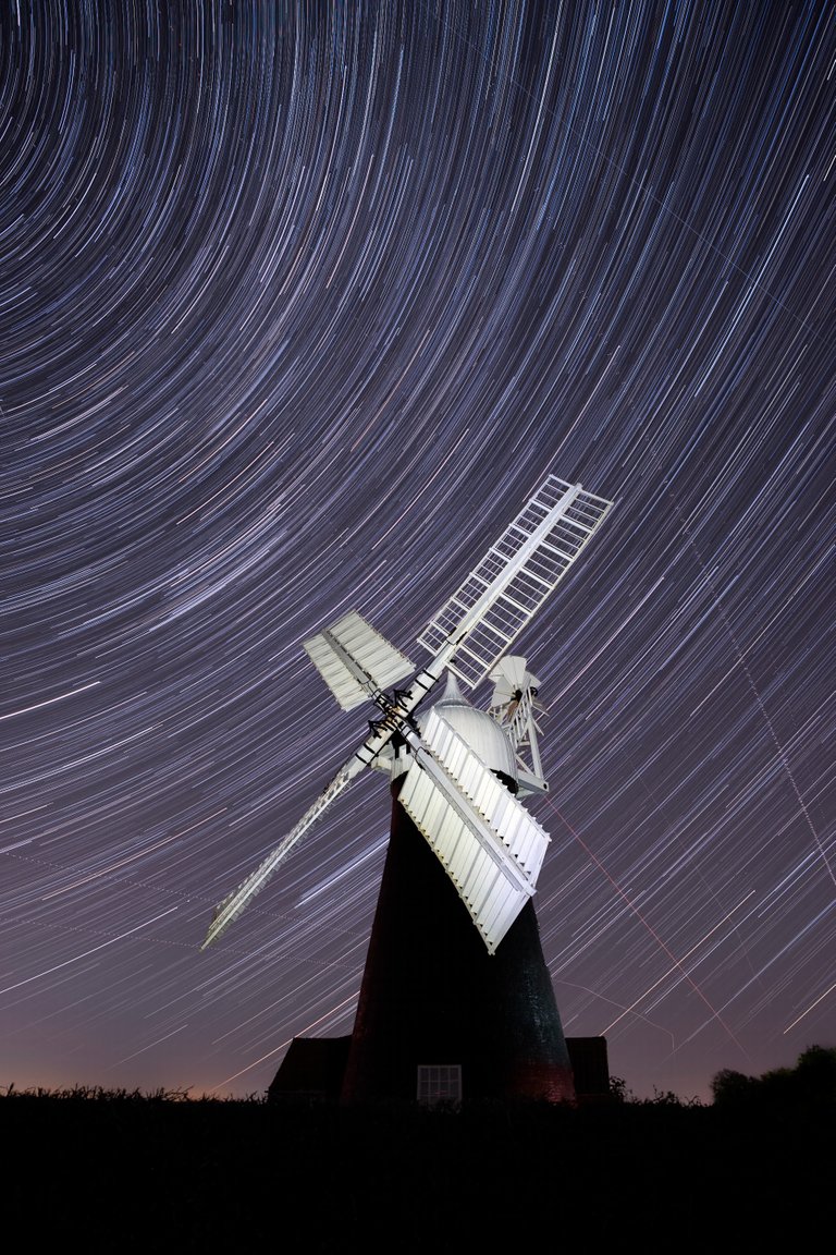 NorthLevertonWindmillstartrails2.jpg