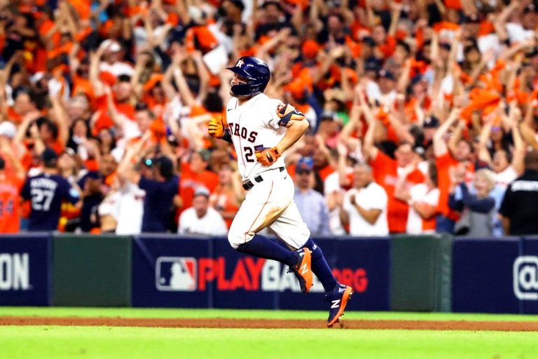 Altuve1.jpg