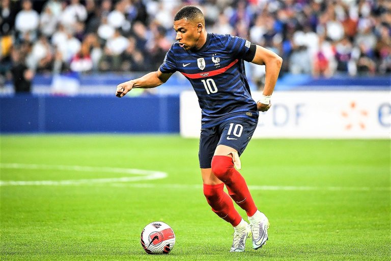 kylian-mbappe-7250181_1920.jpg