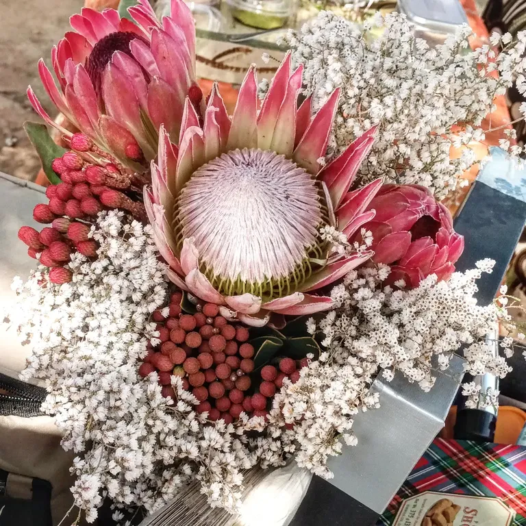 A close-up of the bunch with a king protea, and ericas (heather) and suikerbossies