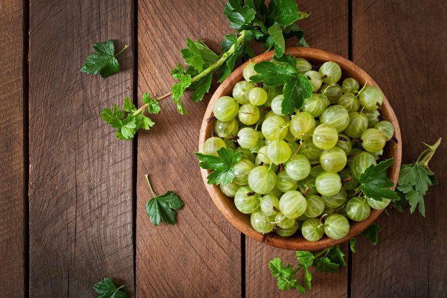 green-gooseberries-wooden-bowl_2829-13972.jpg