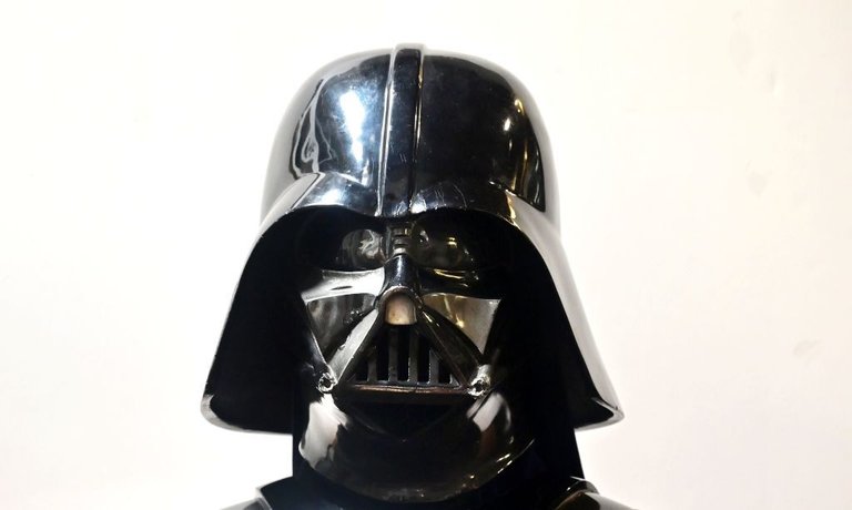 star-wars-casco-darth-vader-subasta-1567406424.jpg