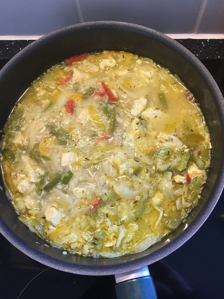 riz curry poulet poivrons oignons échalotes ail romarin thym vin blanc.jpg