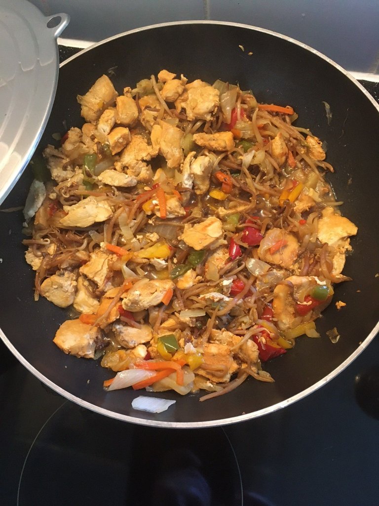 9mai25 wok poulet oignons poivrons soja gingembre mix chinois.jpg