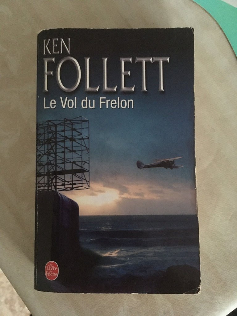 livre Ken Follett le vol du frelon.jpg