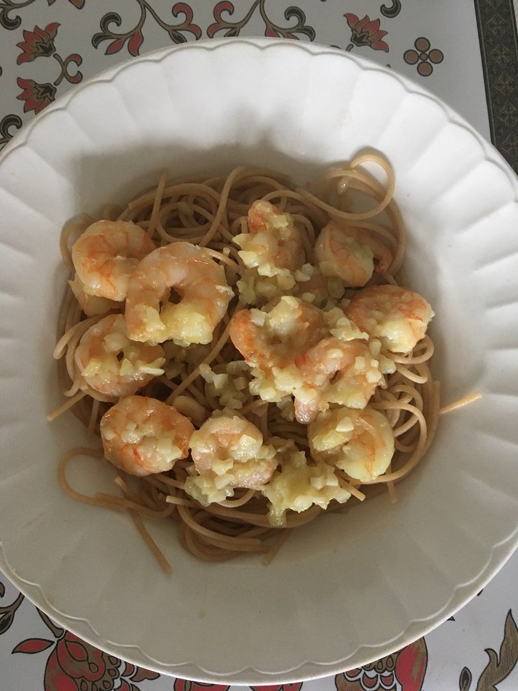 spaghetti complet scampis sauce ail.JPG
