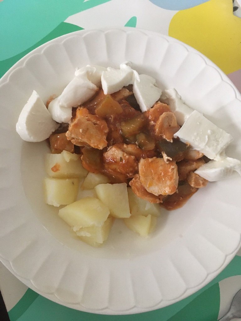 22aug25 poulet ratatouille pdt mozza.jpg
