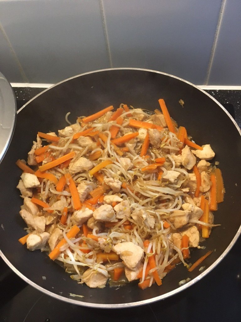 15nov24 wok poulet carottes soja gingembre oignons ail miel.jpg