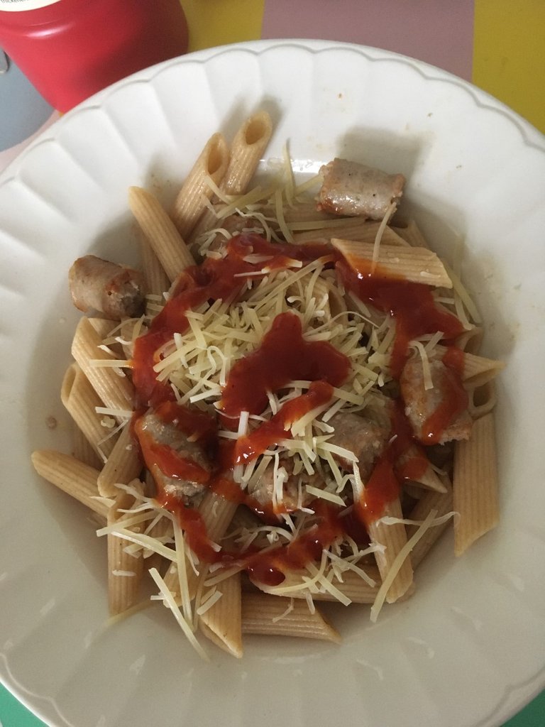 7jul22 penne complets chipolata emmental râpé ketchup.jpg