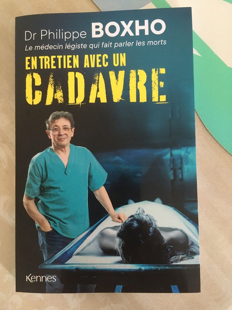 Entretien avec un Cadavre, écrit par Philippe Boxho (livre)