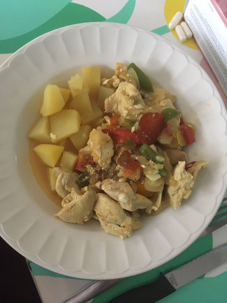 3mai25 pdt poulet poivrons oignons ail curry paprika.jpg