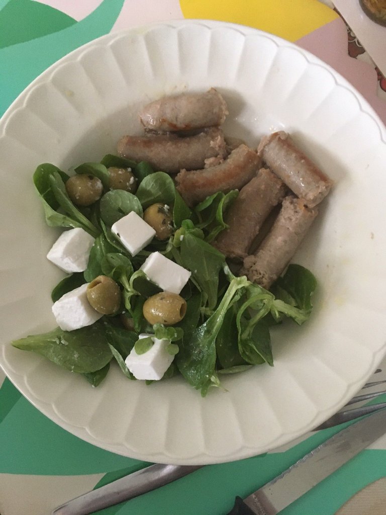 20juin25 chipolata salade greek olives a l ail.jpg