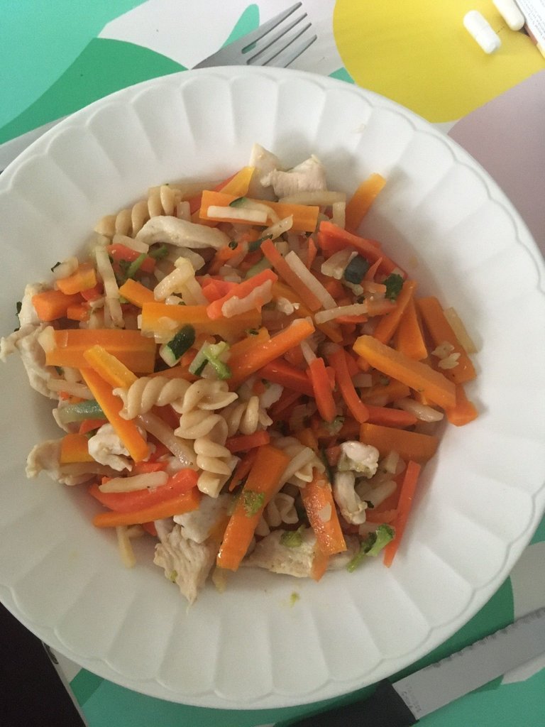 6jul25 spirelli poulet legumes eminces et carottes fraiches.jpg