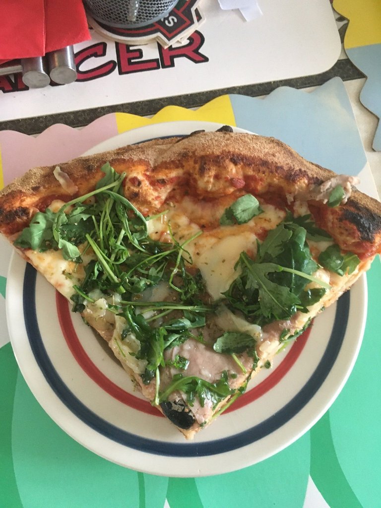 21jul25 pizza roquette.jpg