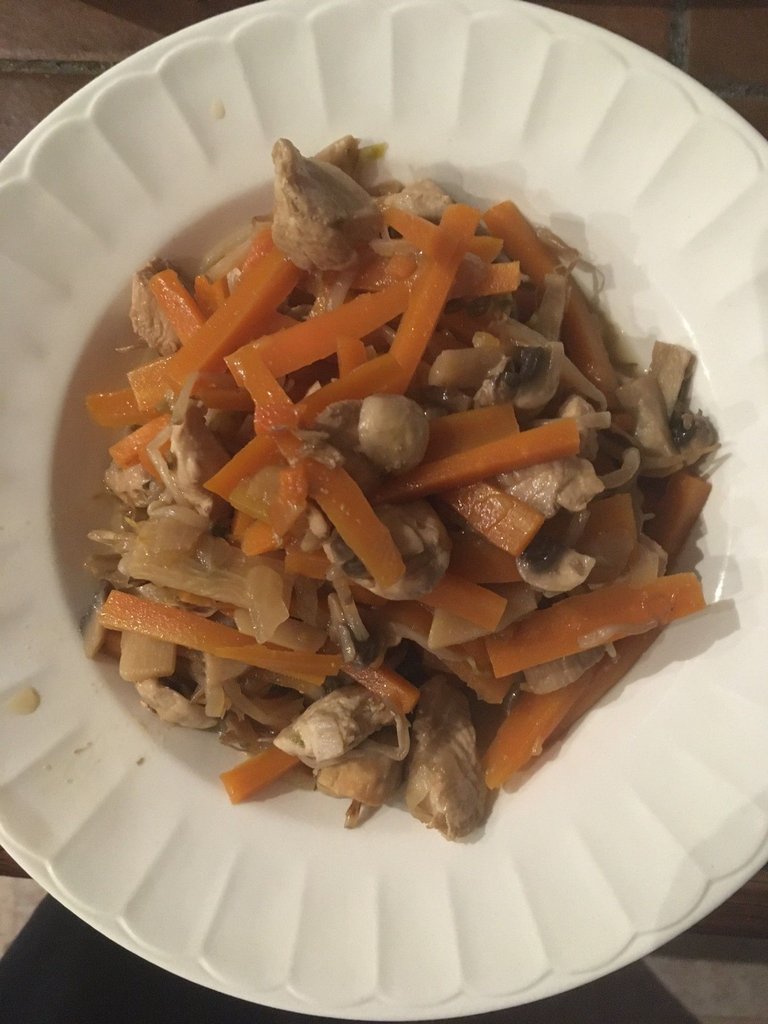 27oct24 wok poulet champi carottes.jpg