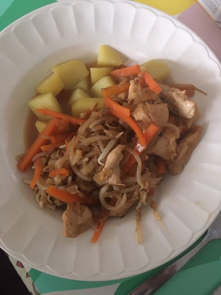 11janv25 wok poulet pdt carottes ail gingembre.jpg