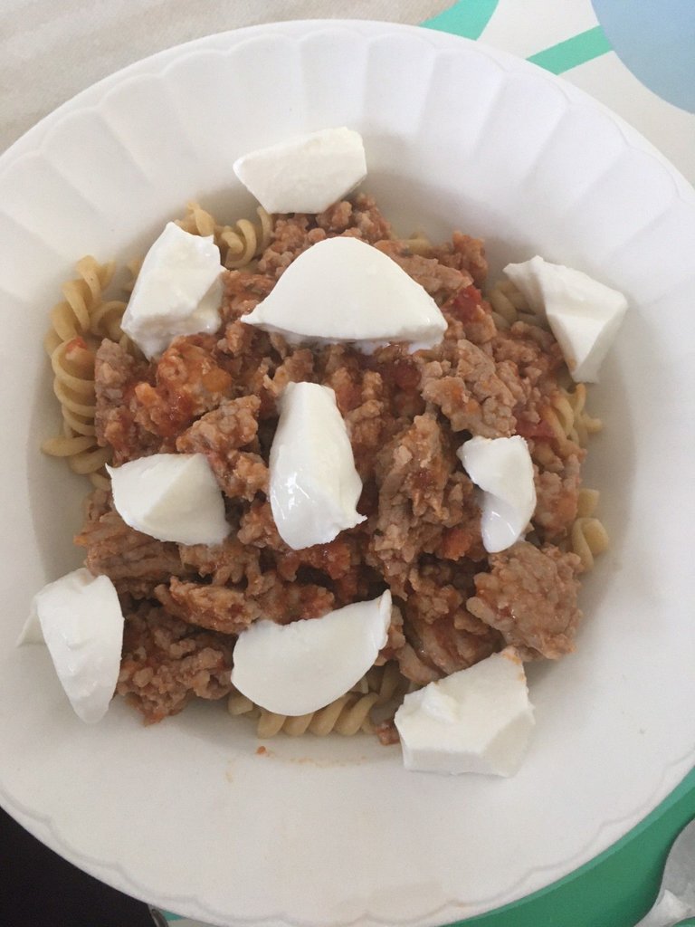 26jul25 spirelli hachis porc arrabiata mozza.jpg