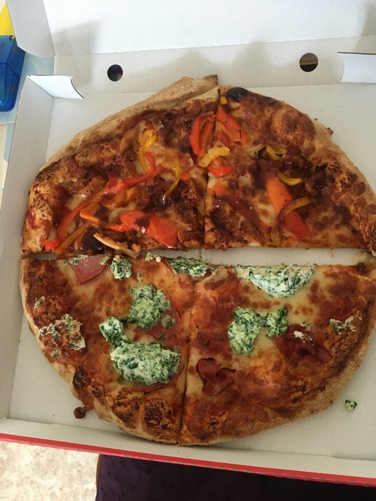 3juin22 pizza bbq et sprint calzone ouverte épinards ricotta jambon.jpg