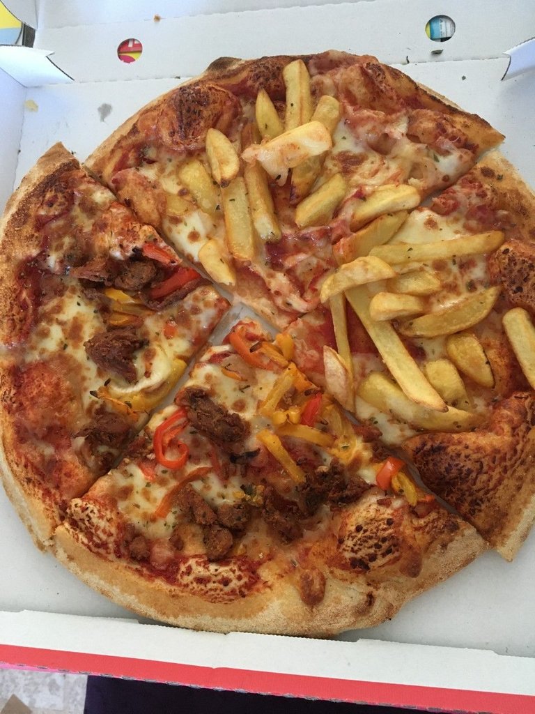 6aout22 pizza frites et pizza gyros.jpg