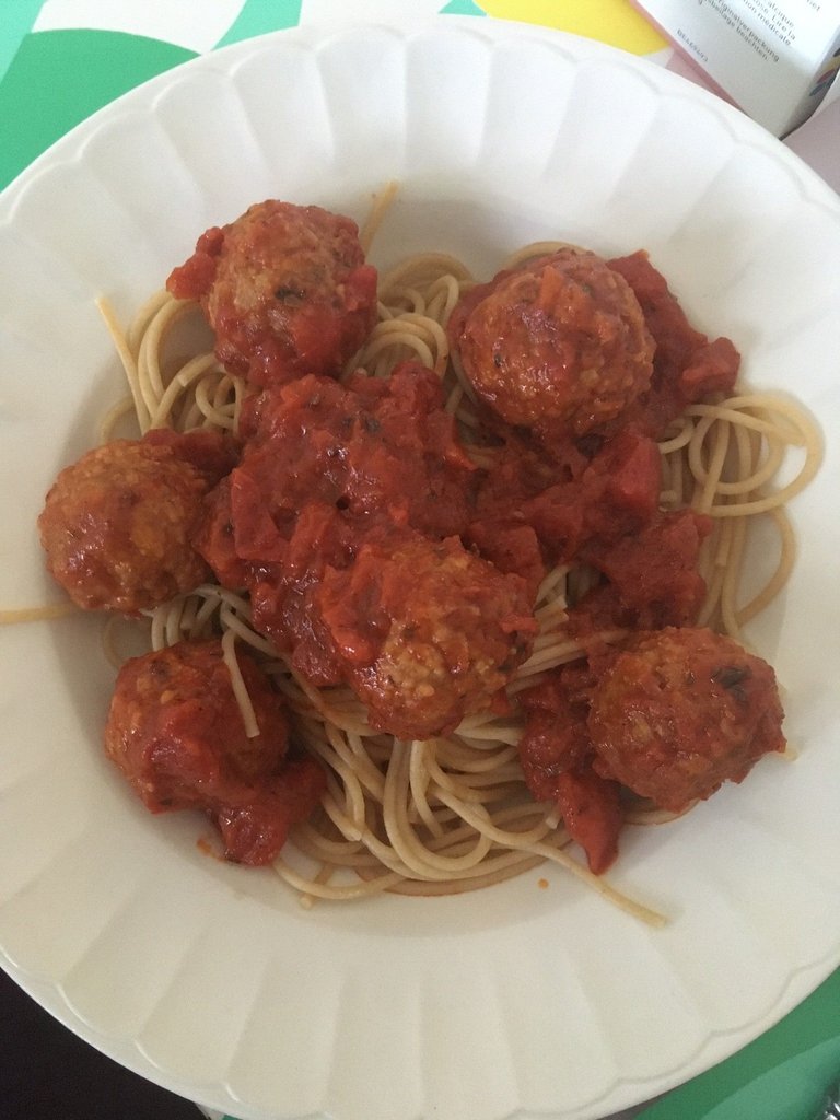 6aug24 mini boulettes poulet tomates concassees basilic origan spaghetti.jpg