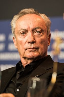 downsizing udo kier as Konrad, le compagnon de Dušan.jpg