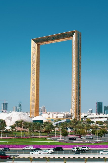 dubai-frame-5491686_640.jpg