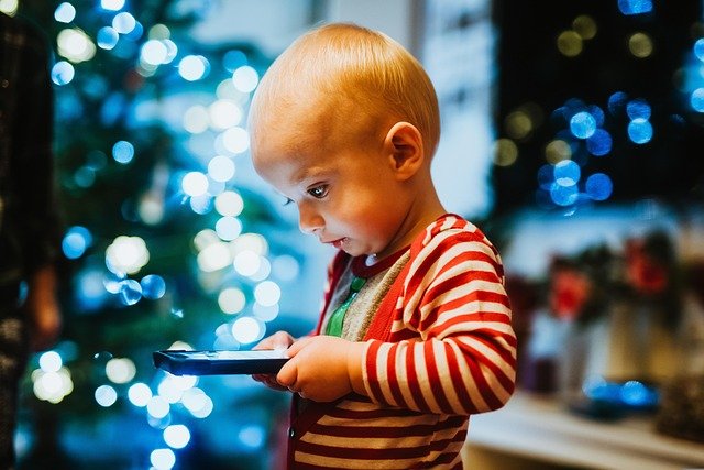 christmas-wallpaper-5871185_640.jpg