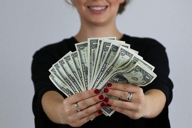 banknotes-4516005_640.jpg