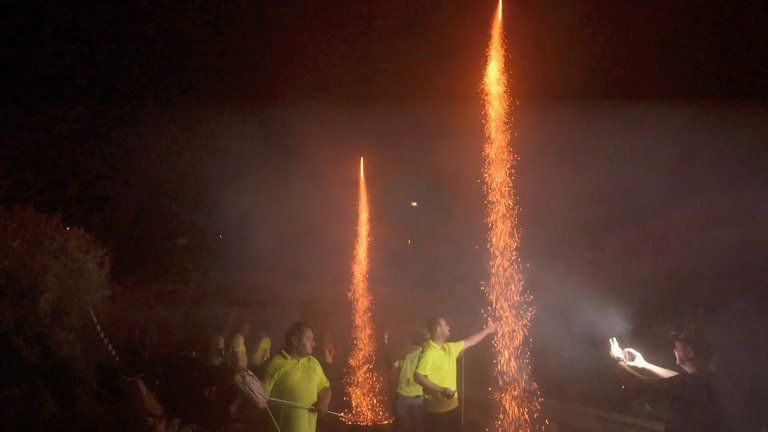 Hand-Rockets-Night-Cangas-Narcea-DeNoiseAI-low-light.jpg