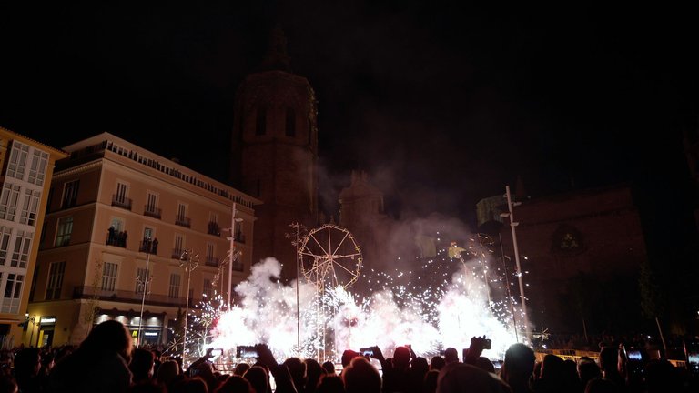 Plaza-de-la-reina-fireworks.jpg