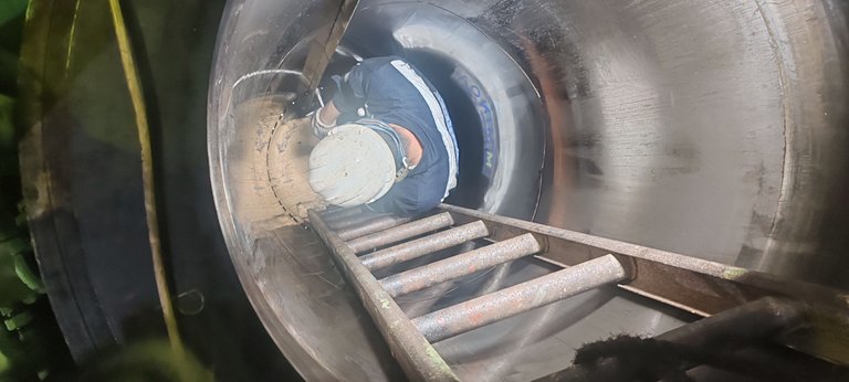Overhauling main engine 