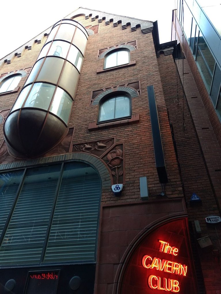 building-g0a4a42a9d_1280.jpg