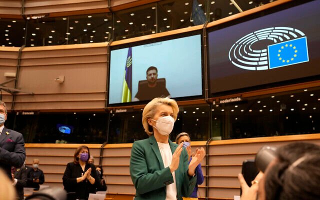 EU president Ursula von der Leyen applauds Zelensky.jpg