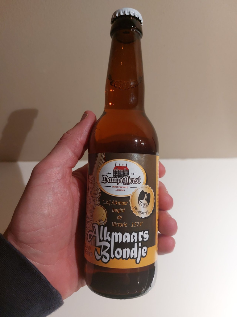 Two regional beers: Alkmaars Blondje & Eilandkriebel (beer review)