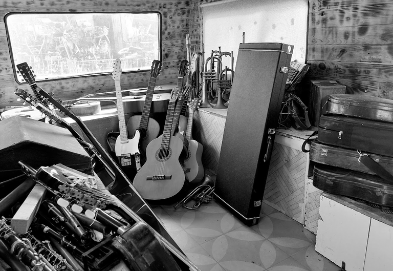 A French brocante in Black & White (Monomad challenge)