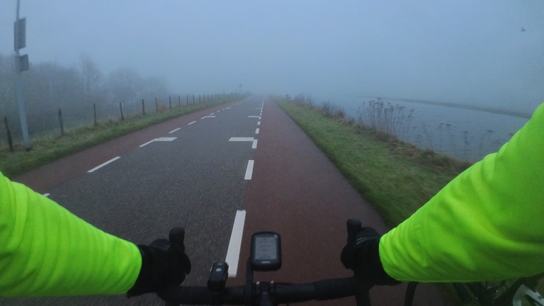 An ice cold bicycle ride in the morning (video) and my weekly cycling stats 