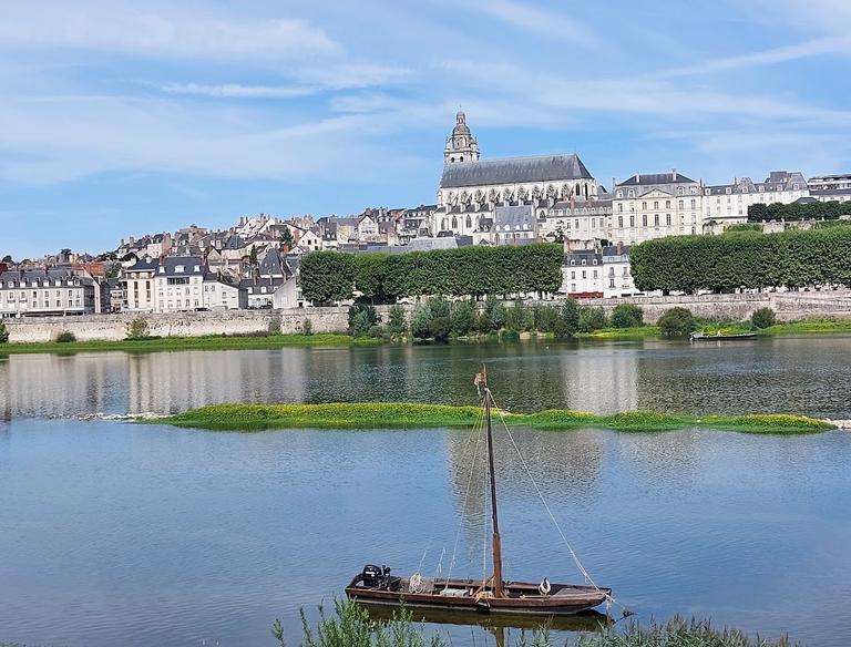 Wandering through Blois, a lovely city on the banks of the Loire