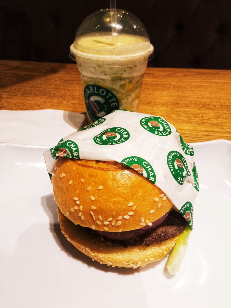 1685904429879-01.jpeg