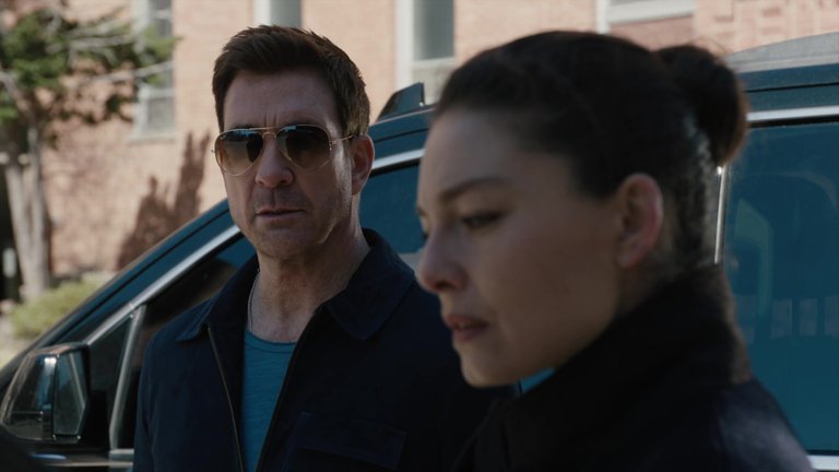Ray-Ban-Aviator-Sunglasses-of-Dylan-McDermott-as-Supervisory-Special-Agent-Remy-Scott-in-FBI-Most-Wanted-S03E19-Wha.jpg