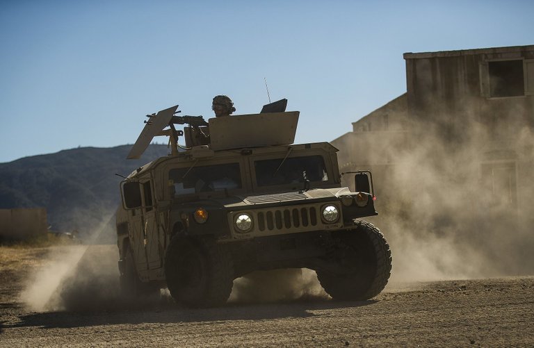 humvee-2426256_1920.jpg