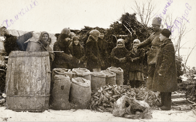holodomor-family-rations.png