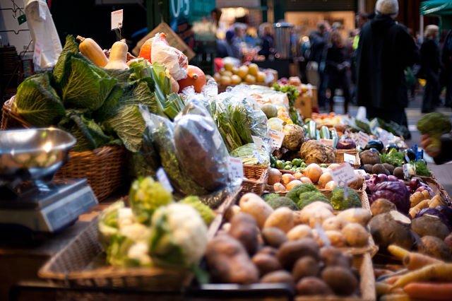 640px-BoroughMarketVegetableStall.jpg