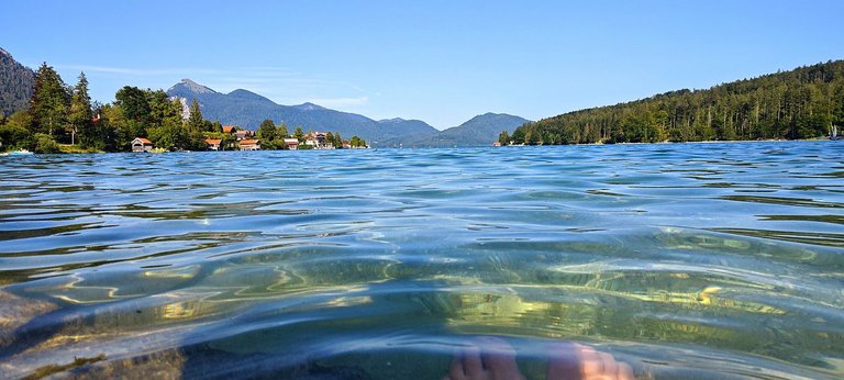 Füße im Wasser.jpg