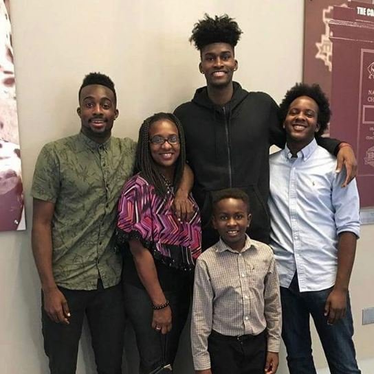 Jonathan-Issac-with-family2019.JPG