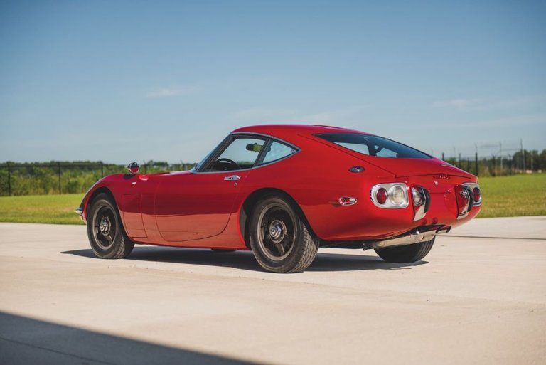 1967-toyota-2000gt-_1-1024x684.jpg