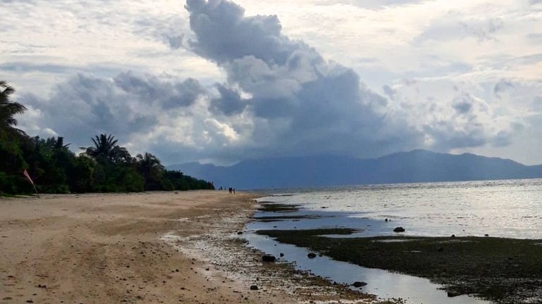 Low tide - high tide change every 7h.#bonbonbeach.jpg