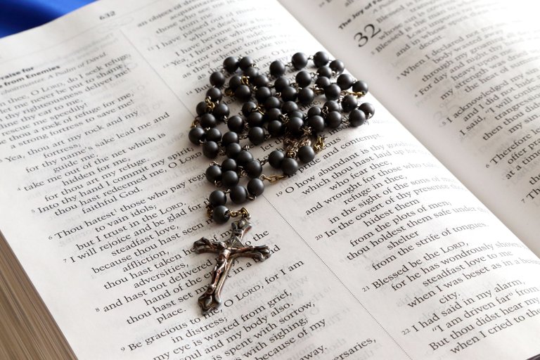 rosary-699609_1920.jpg
