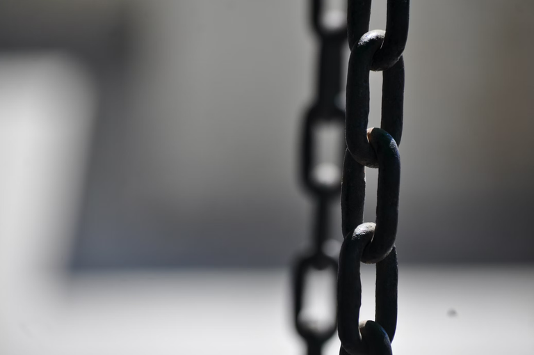 The unseen Chains