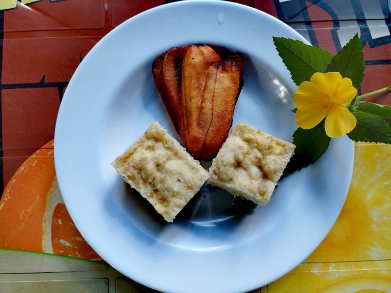 Recipé Post: "Corn Cake with  Fried Banana"